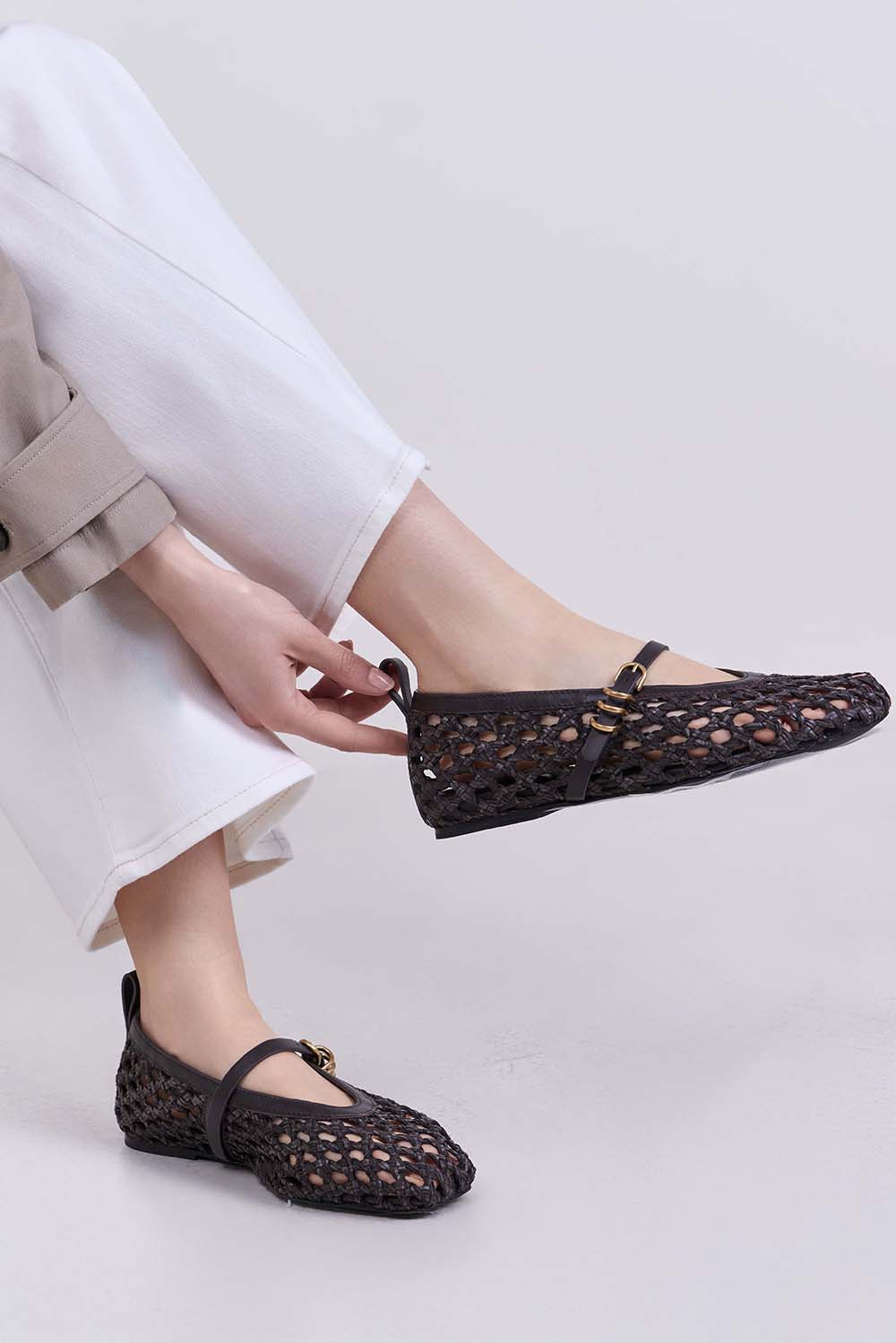 תמונת כל הלוק של נעלי מרי ג'יין